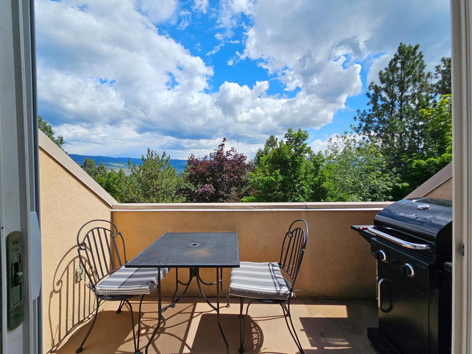 Borgata Lodge Resort Kelowna Buitenkant foto