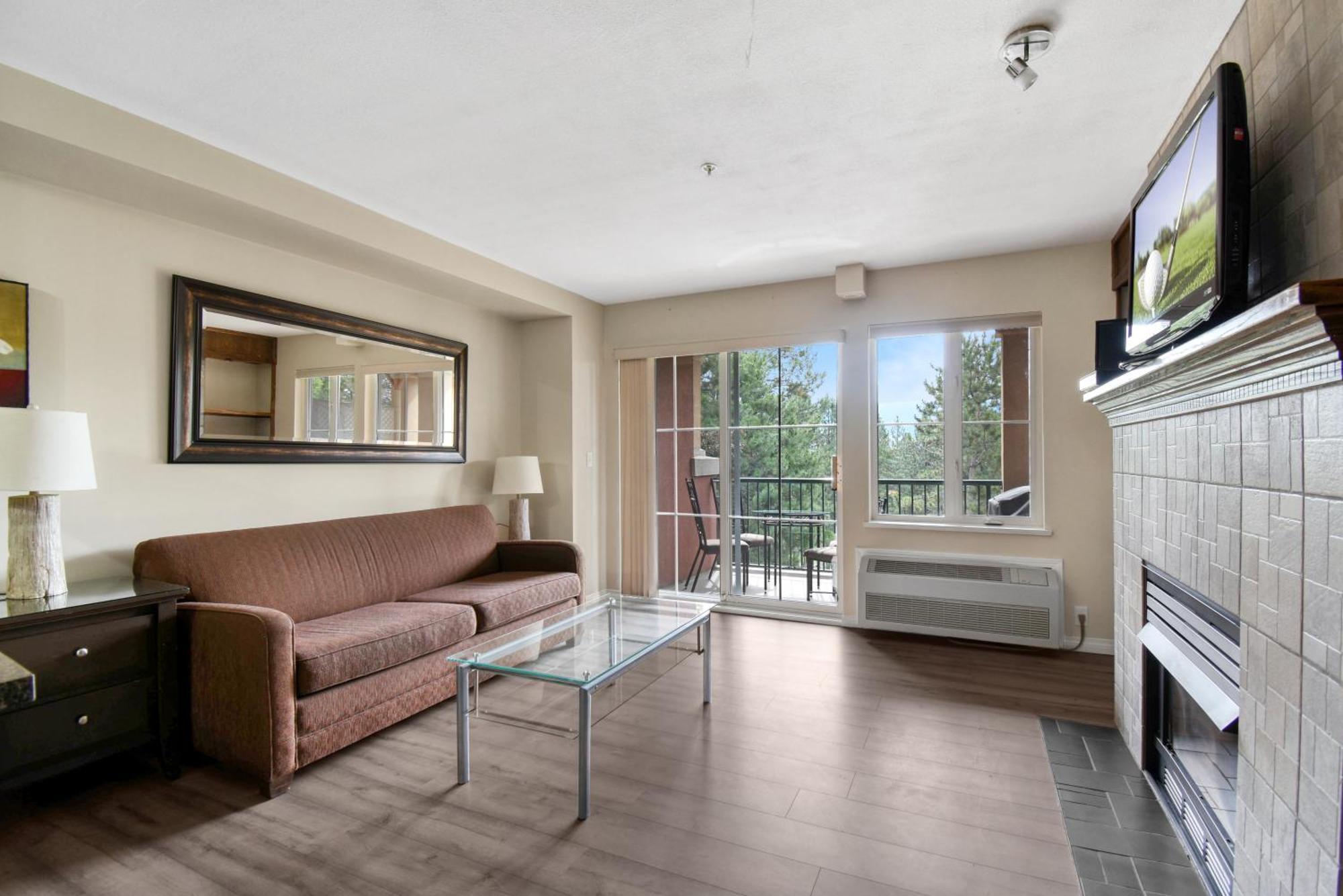 Borgata Lodge Resort Kelowna Buitenkant foto